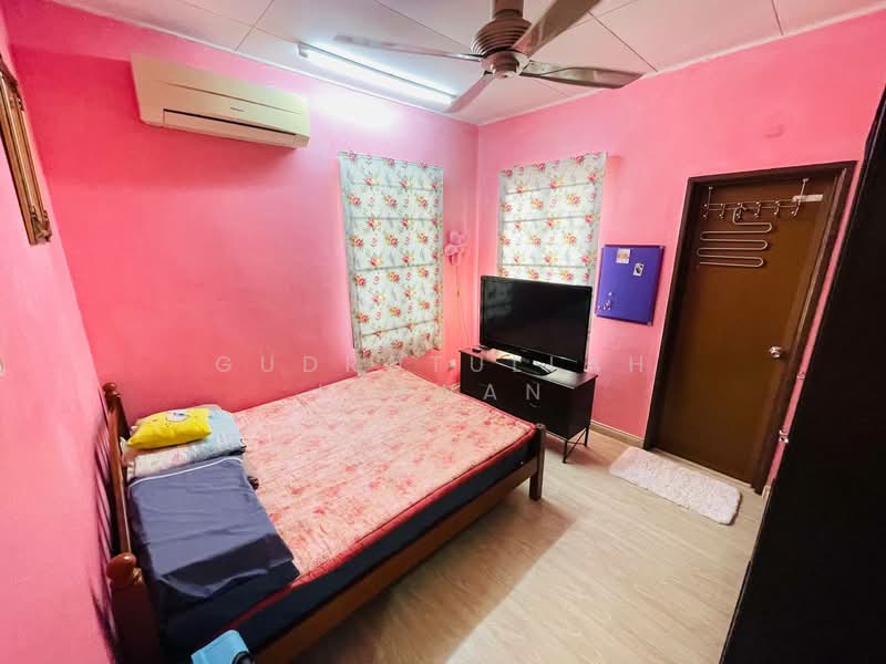 Rumah Teres 2 Tingkat untuk Dijual di TAMAN PUCHONG UTAMA (Puchong) - Gudrotullah Ikhwan - Bedroom - PropertyGuru.com.my