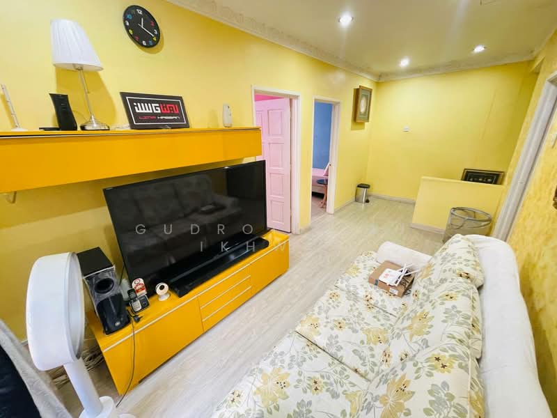 Rumah Teres 2 Tingkat untuk Dijual di TAMAN PUCHONG UTAMA (Puchong) - Gudrotullah Ikhwan - Living Room - PropertyGuru.com.my