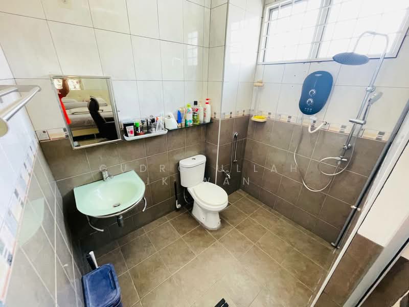 Rumah Teres 2 Tingkat untuk Dijual di TAMAN PUCHONG UTAMA (Puchong) - Gudrotullah Ikhwan - Bathroom - PropertyGuru.com.my
