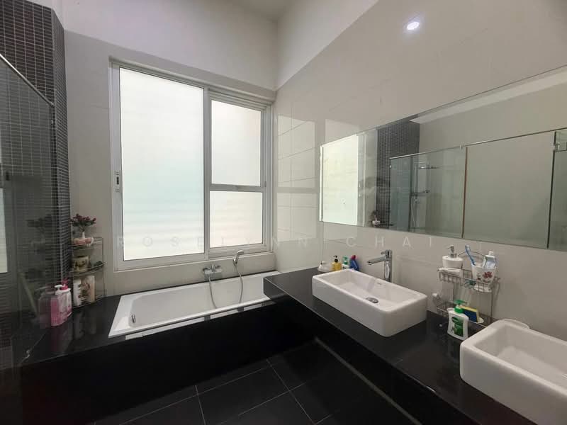 Semi-Detached House for Sale in East Ledang (Iskandar Puteri (Nusajaya)) - Roselynn Chai - Bathroom - PropertyGuru.com.my