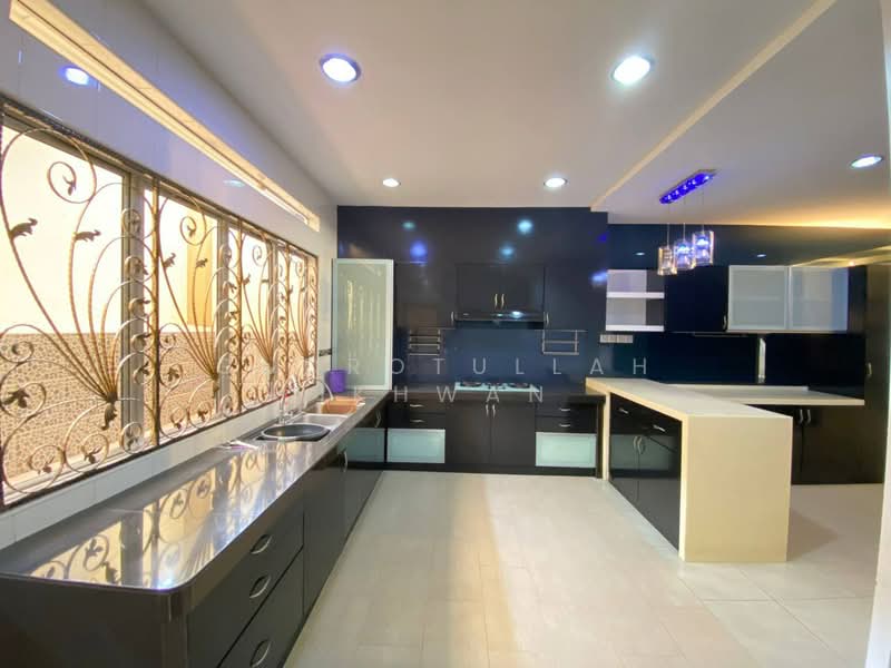 Rumah Berkembar untuk Dijual di Seksyen 5 (Bangi) - Gudrotullah Ikhwan - Kitchen - PropertyGuru.com.my