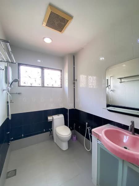 Rumah Berkembar untuk Dijual di Seksyen 5 (Bangi) - Gudrotullah Ikhwan - Bathroom - PropertyGuru.com.my