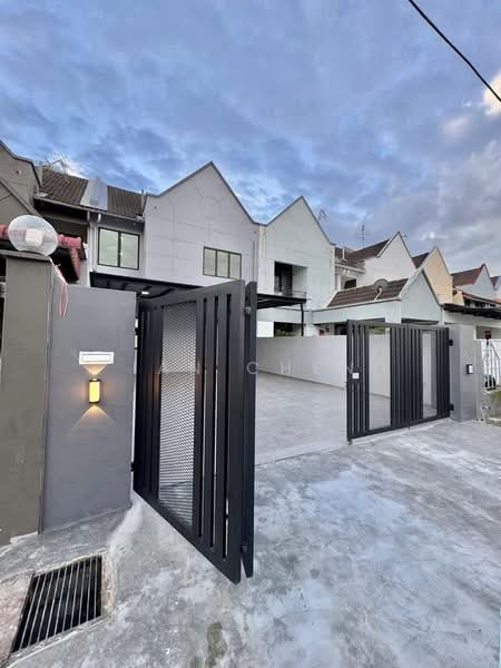 Rumah Teres untuk Dijual di Bandar Baru Permas Jaya - Ian Chen - PropertyGuru.com.my