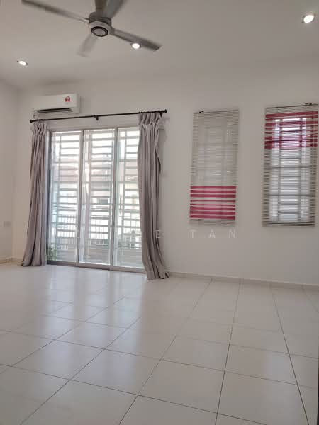 Rumah Bandar untuk Dijual di Taman Anggerik (Butterworth) - Chloe Tan - Living Room - PropertyGuru.com.my