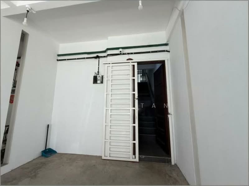 Rumah Bandar untuk Dijual di Taman Anggerik (Butterworth) - Chloe Tan - Entrance - PropertyGuru.com.my