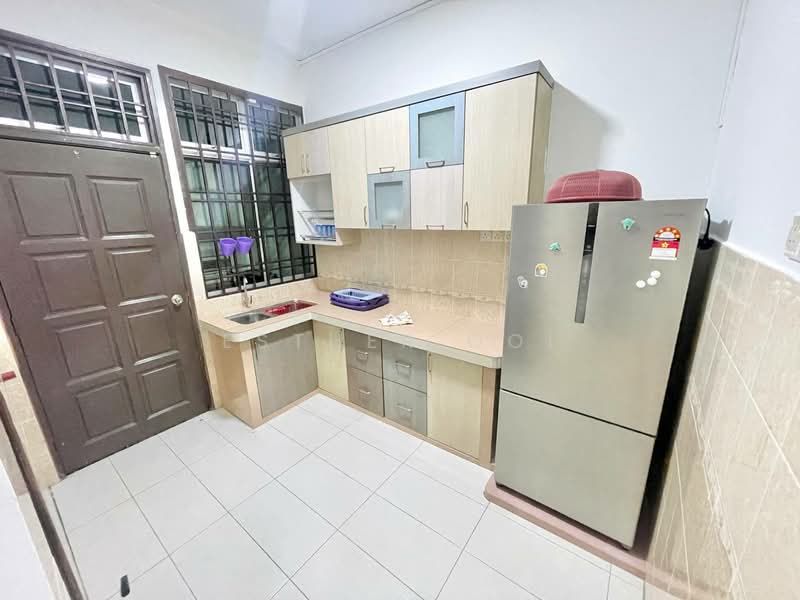 2-storey Terraced House for Rent in Taman Nusa Indah (Iskandar Puteri (Nusajaya)) - Esther Ooi - Kitchen - PropertyGuru.com.my