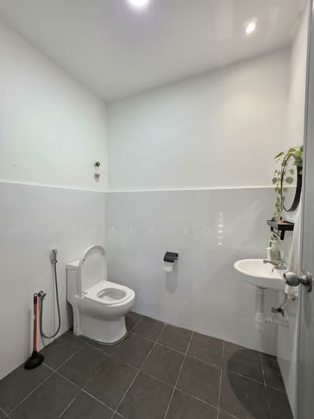 Commercial Bungalow for Rent in Ampang (Selangor) - Frank Low - Bathroom - PropertyGuru.com.my