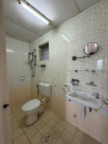 Kondominium untuk Dijual di Menara Menjalara - Ryan Swe - Bathroom - PropertyGuru.com.my