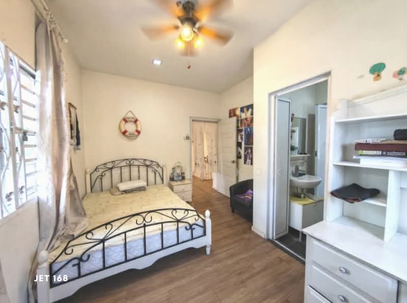 2-storey Terraced House for Sale in Seksyen 32, Kemuning Green Ville (Shah Alam) - Daniel Kok - Bedroom - PropertyGuru.com.my