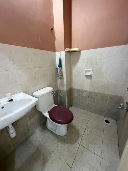 Rumah Teres 1 Tingkat untuk Disewa di Taman Setia Indah (Tebrau) - Nikko Soh - Bathroom - PropertyGuru.com.my