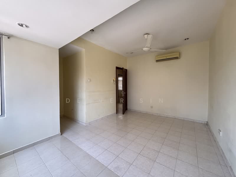 Rumah Berkembar untuk Dijual di Jalan Klang Lama (Old Klang Road) (Kuala Lumpur) - Denver Sin - Living Room - PropertyGuru.com.my