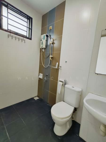 Rumah Teres 2 Tingkat untuk Dijual di Taman Kempas Utama (Tebrau) - Wallace Ang - Bathroom - PropertyGuru.com.my