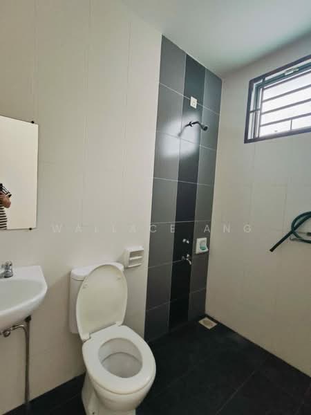 Rumah Teres 2 Tingkat untuk Dijual di Taman Kempas Utama (Tebrau) - Wallace Ang - Bathroom - PropertyGuru.com.my