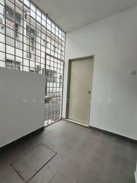 Rumah Teres 2 Tingkat untuk Dijual di Taman Kempas Utama (Tebrau) - Wallace Ang - Entrance - PropertyGuru.com.my