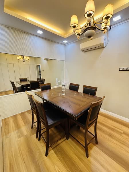 Rumah Teres 2.5 Tingkat untuk Disewa di Bukit Jelutong (Shah Alam) - Fuad Ali - Dining Room - PropertyGuru.com.my
