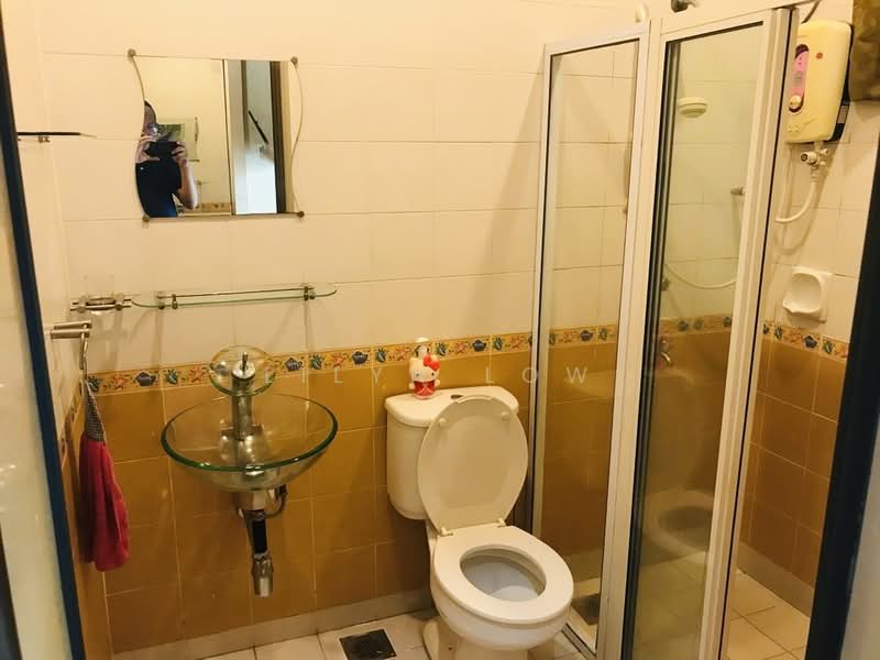 1-storey Terraced House for Sale in Taman Molek (Johor Bahru) - Lilyn Low - Bathroom - PropertyGuru.com.my