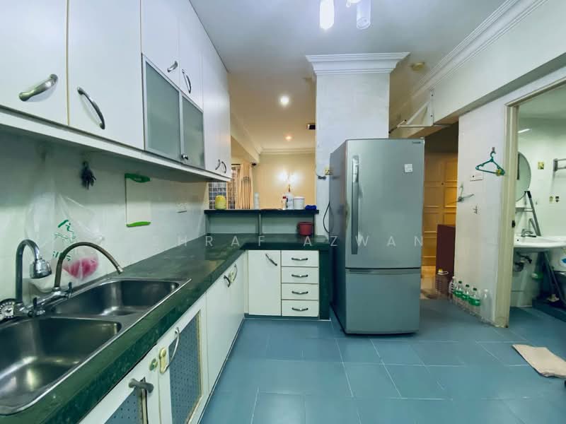Kondominium untuk Dijual di La Villas Condominium - Ashraf Azwan - Kitchen - PropertyGuru.com.my