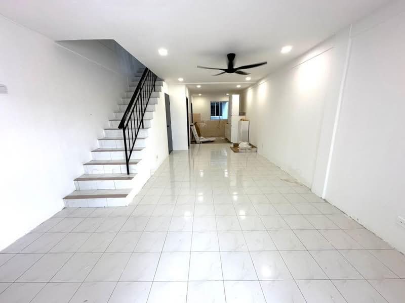 Rumah Teres 2 Tingkat untuk Disewa di Taman Putri Kulai (Kulai) - Cecelia Choo - Living Room - PropertyGuru.com.my