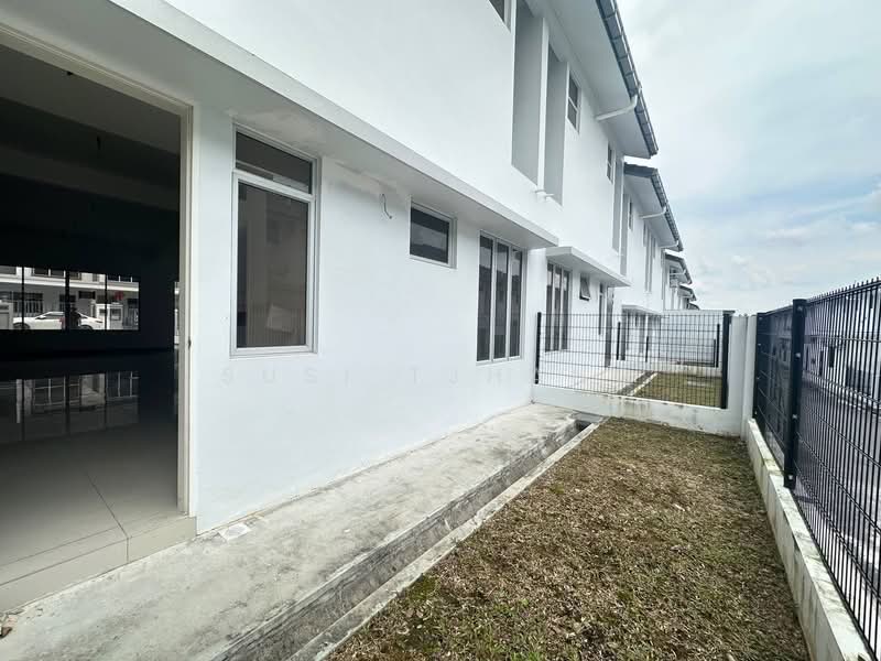 2-storey Terraced House for Sale in Skudai (Johor) - Susi Tjhang - Beside land - PropertyGuru.com.my