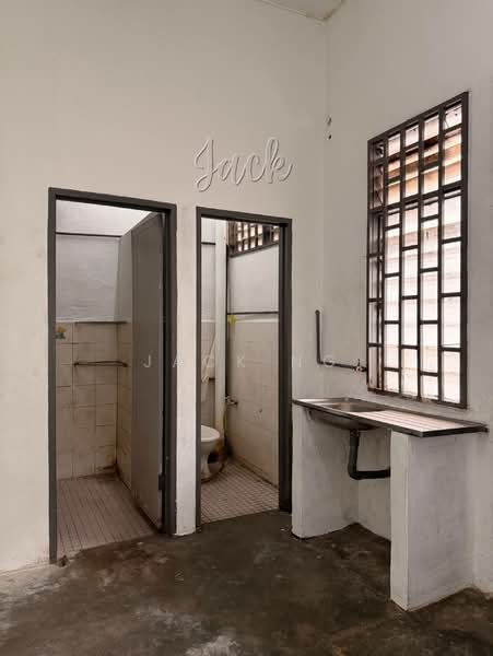Kedai untuk Disewa di Taman Desa Sentosa (Lunas) - Jack Ng - Bathroom - PropertyGuru.com.my