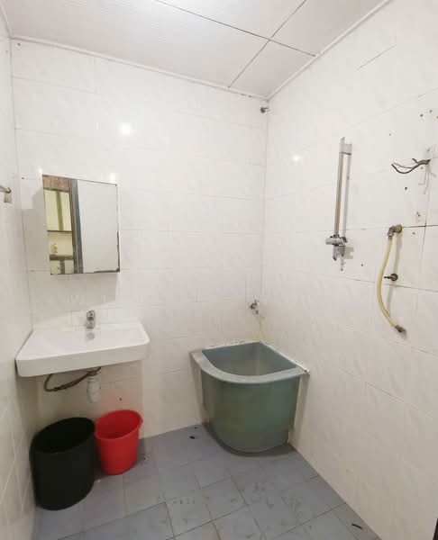 Rumah Teres untuk Dijual di Bandar Sri Damansara (Selangor) - Wilson Wong - Bathroom - PropertyGuru.com.my
