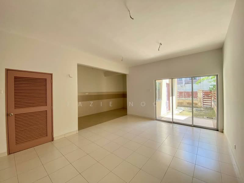 Rumah Teres 2 Tingkat untuk Dijual di Denai Alam (Shah Alam) - Fazie Noor - Living Room - PropertyGuru.com.my