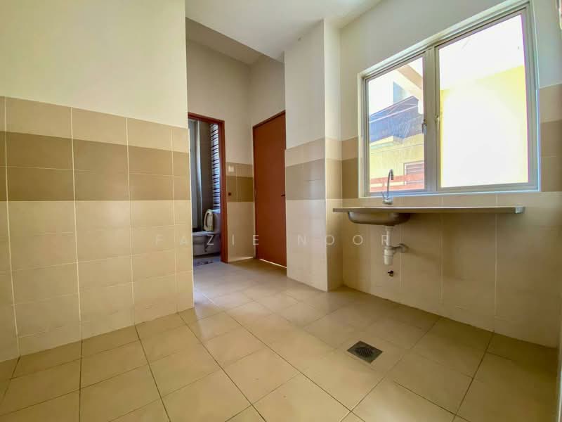 Rumah Teres 2 Tingkat untuk Dijual di Denai Alam (Shah Alam) - Fazie Noor - Kitchen - PropertyGuru.com.my