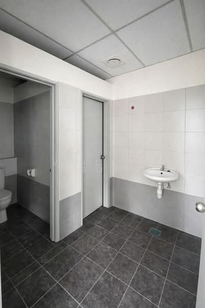 Factory for Rent in Saujana Rawang (Rawang) - Vincent Goh - Bathroom - PropertyGuru.com.my