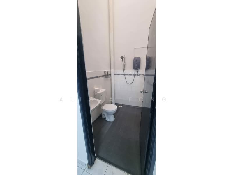 1-storey Terraced House for Rent in Taman Perling (Perling) - Alicia Fong - Bathroom - PropertyGuru.com.my