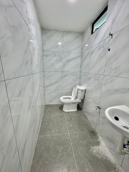 Rumah Teres 2 Tingkat untuk Dijual di Taman Perindustrian Permas Jaya (Masai) - Alan Chew - Bathroom - PropertyGuru.com.my