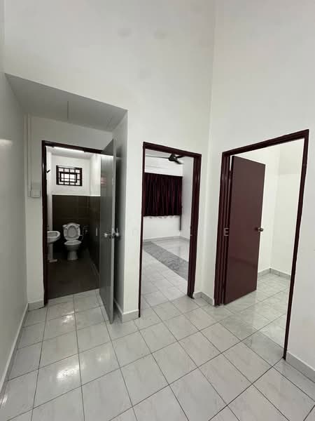 2-storey Terraced House for Rent in Taman Bukit Mewah (Tampoi) - Linda Lee - Bathroom - PropertyGuru.com.my