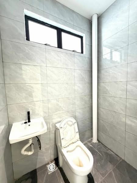 Semi-Detached House for Sale in Taman Megah Ria (Masai) - Alan Chew - Bathroom - PropertyGuru.com.my