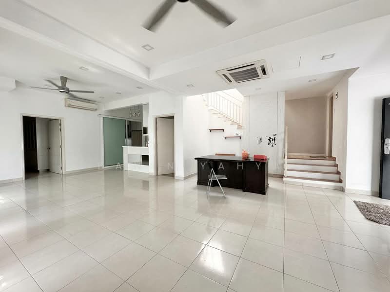 Rumah Teres 2 Tingkat untuk Dijual di Bandar Bukit Raja (Klang) - Banin Yahya - Living Room - PropertyGuru.com.my