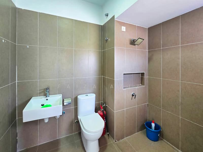 Terraced House for Sale in Bandar Mahkota Banting (Tanjong Duabelas) - Faiza Aziz - Bathroom - PropertyGuru.com.my
