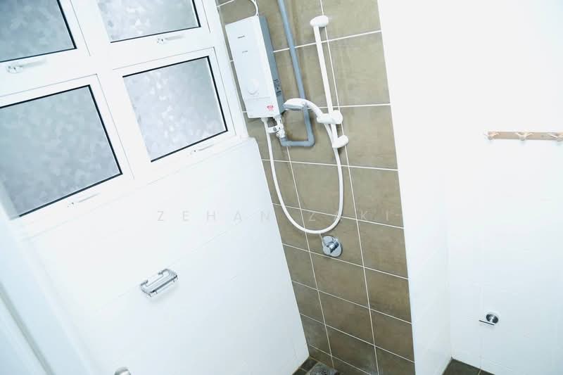 Kondominium untuk Disewa di Dwiputra Residences - Zehan Zaki - Bathroom - PropertyGuru.com.my