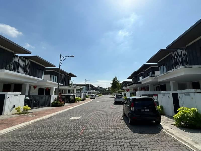3-storey Terraced House for Sale in 16 Sierra (Puchong) - Allen . - Exterior - PropertyGuru.com.my