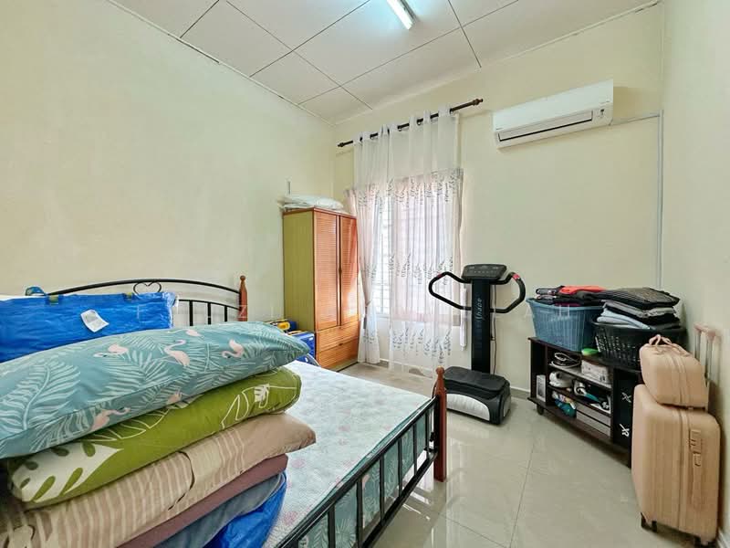 Semi-Detached House for Sale in Bandar Bukit Mahkota (Bangi) - Fauzi Abdullah - Bedroom - PropertyGuru.com.my