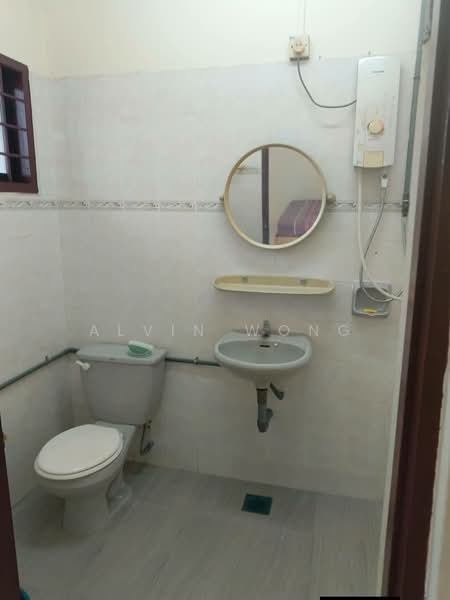 Rumah Teres 2 Tingkat untuk Disewa di Ipoh (Perak) - Alvin Wong - Bathroom - PropertyGuru.com.my
