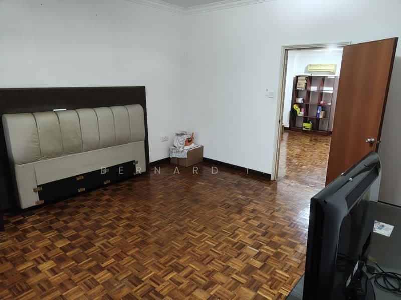 Rumah Teres 3 Tingkat untuk Dijual di Jalan Ipoh (Kuala Lumpur) - Bernard Tay - Bedroom - PropertyGuru.com.my