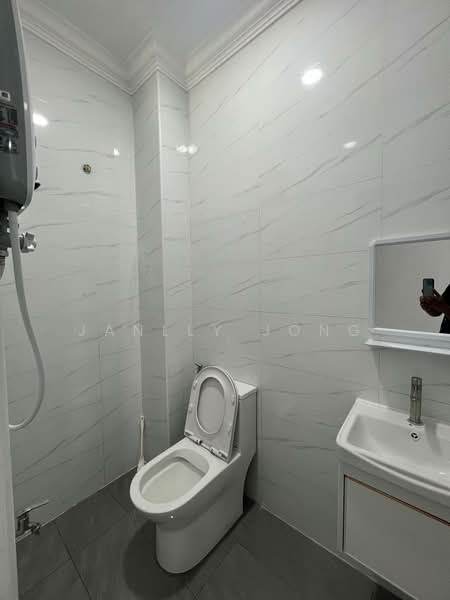 1-storey Terraced House for Sale in Bandar Pulai Jaya (Kulai) - Janlly Jong - Bathroom - PropertyGuru.com.my