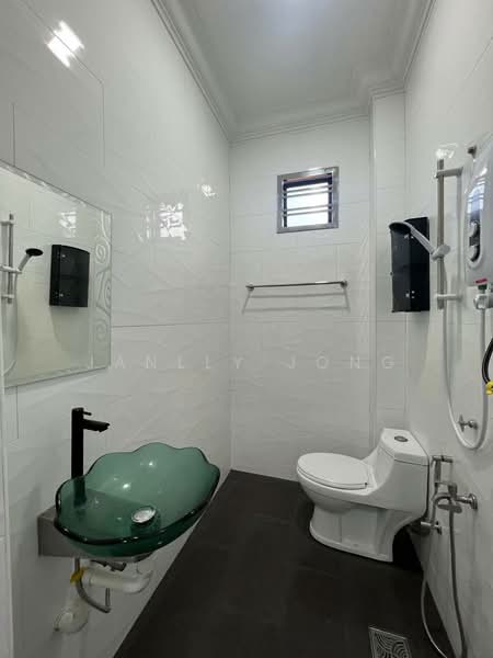 1-storey Terraced House for Sale in Bandar Pulai Jaya (Kulai) - Janlly Jong - Bathroom - PropertyGuru.com.my
