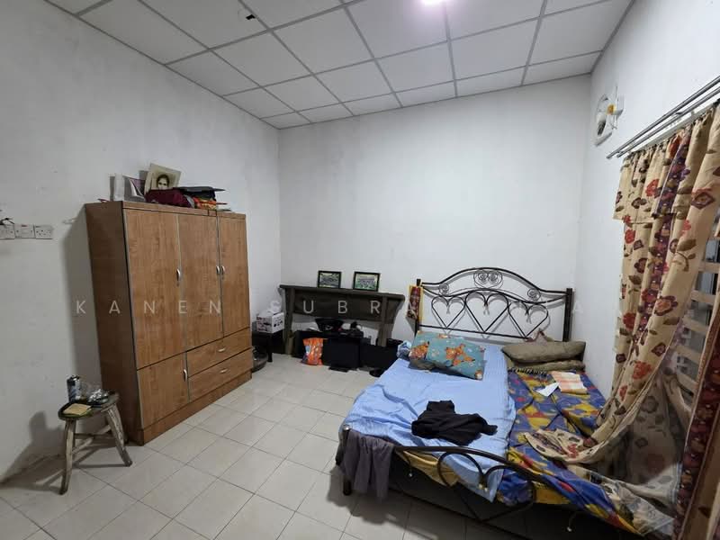 Bungalow for Sale in Kampung Larut Tin Tambahan (Taiping) - Kanen Subramaniam - Bedroom - PropertyGuru.com.my