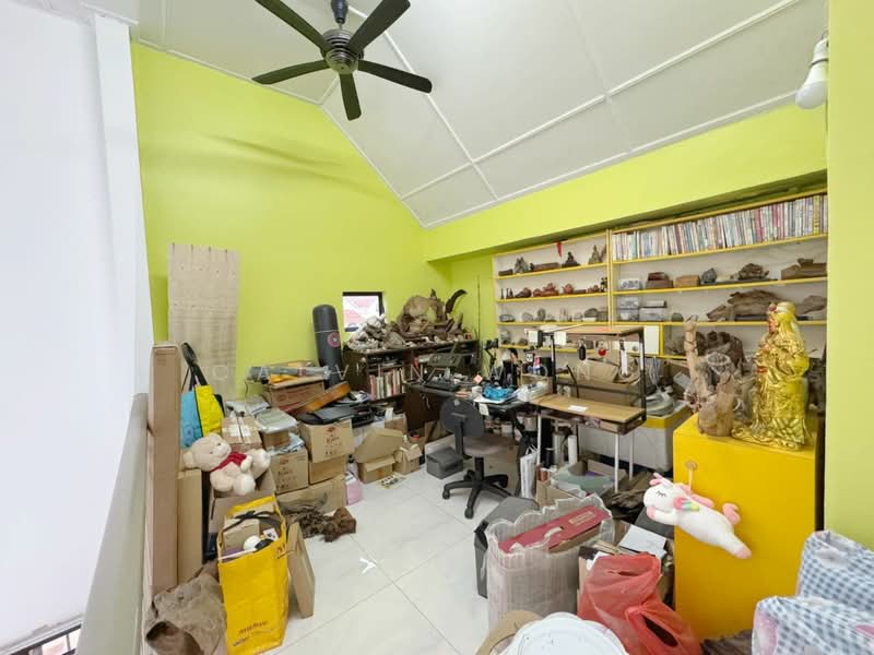 Rumah Teres 1.5 Tingkat untuk Dijual di Taman Pelangi Indah (Ulu Tiram) - Calvin Wong - Study - PropertyGuru.com.my