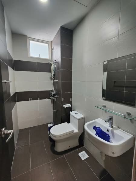 Kondominium untuk Dijual di M Condominium @ Larkin - Dexter Lim - Bathroom - PropertyGuru.com.my