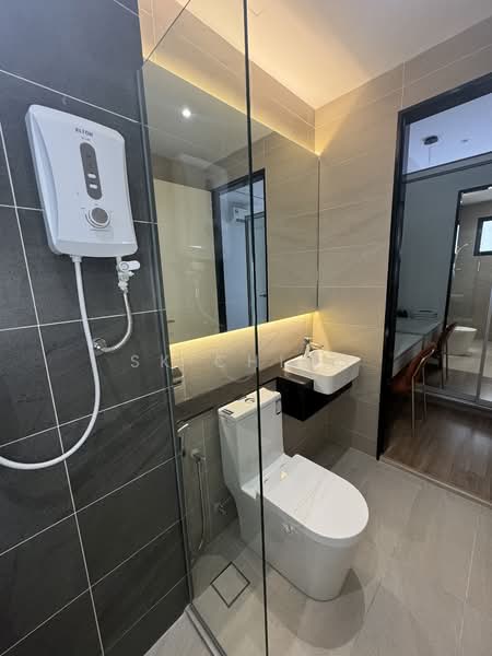 Service Residence for Sale at 2Rio Residence @ Bandar Puteri Puchong - SK Ching - Bathroom - PropertyGuru.com.my