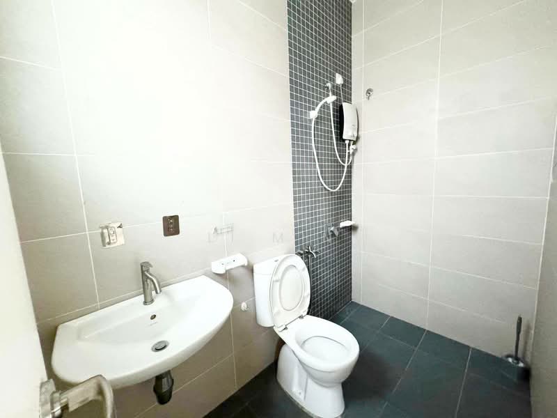 Semi-Detached House for Rent in Senibong (Permas Jaya) - Li Min - Bathroom - PropertyGuru.com.my