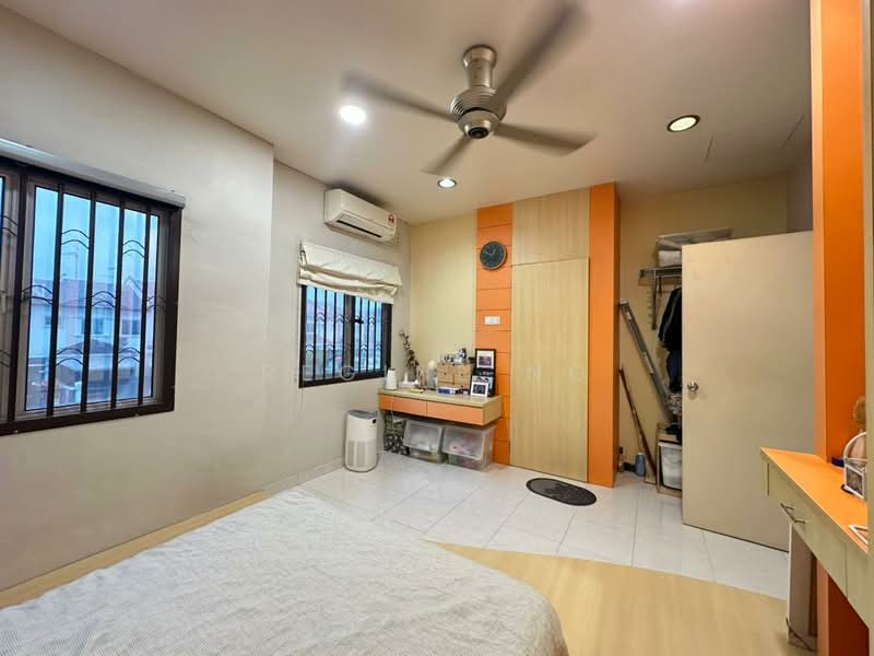 Rumah Teres 2 Tingkat untuk Dijual di Taman Setia Indah (Tebrau) - Regine Ng - Bedroom - PropertyGuru.com.my