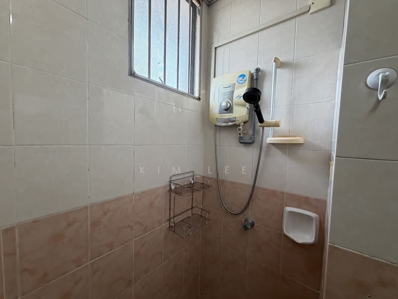 Rumah Teres untuk Disewa di Bandar Mahkota Cheras (Cheras) - Kim Lee - Bathroom - PropertyGuru.com.my