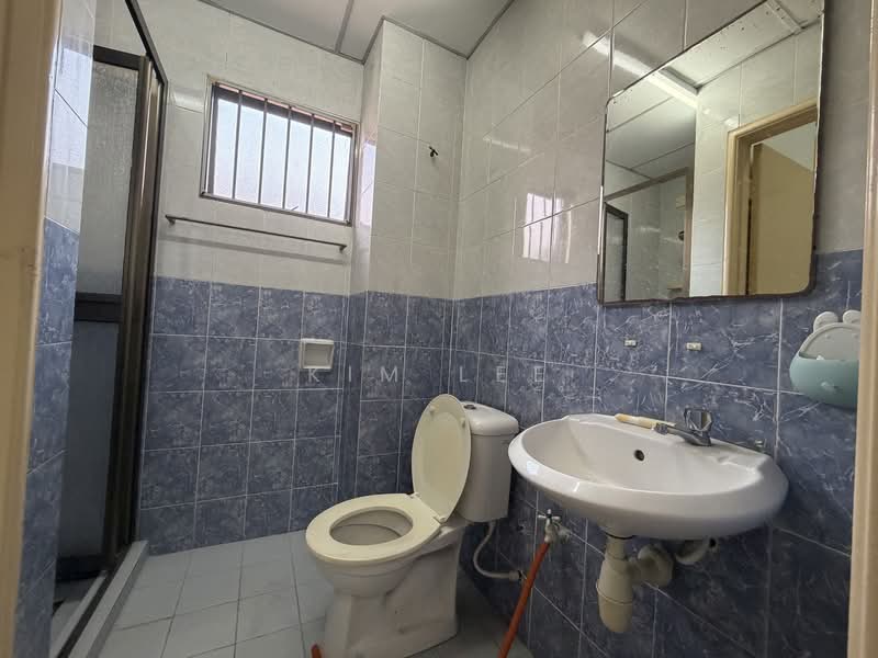 Rumah Teres untuk Disewa di Bandar Mahkota Cheras (Cheras) - Kim Lee - Bathroom - PropertyGuru.com.my