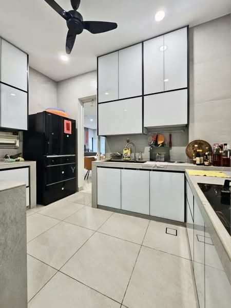 Semi-Detached House for Sale in Taman Molek (Johor Bahru) - Yik Tat - Kitchen - PropertyGuru.com.my